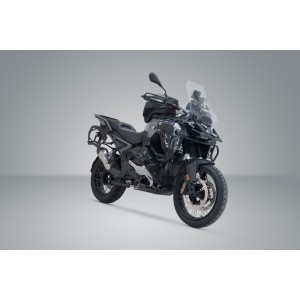 Soporte lateral PRO Negro. BMW R 1300 GS Adventure (24-).
