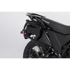 Soporte lateral PRO Negro. Kawasaki KLR 650 (22-).