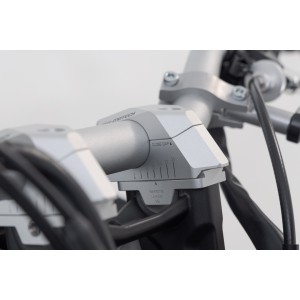 Acercador de manillar variable para Ø28 H-28mm. Colocación 5/10/15/20/25/30 mm. Plateado.