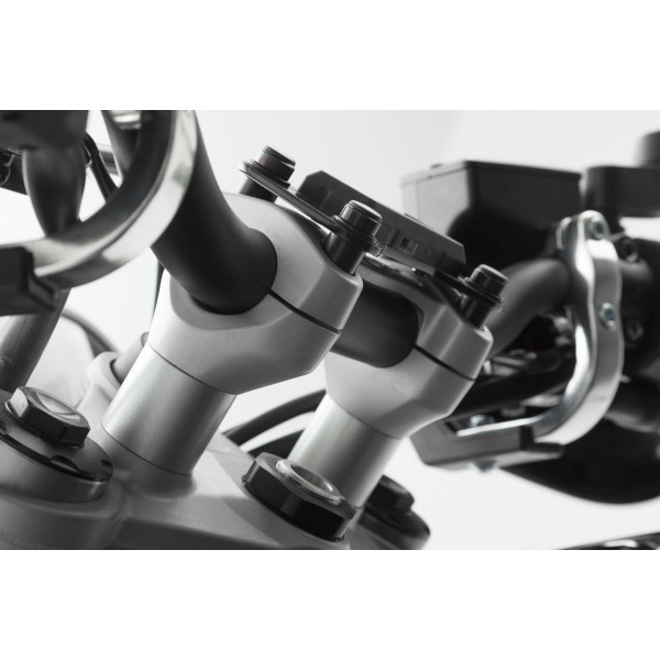 Elevador de manillar H-20 mm. Plateado. Triumph Str. Trip. 675 (12-16).