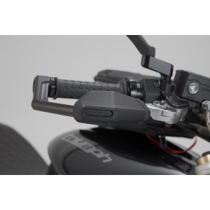 Protectores de maneta con deflector de aire Negro. Triumph Street Triple 675.