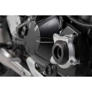 Protector de la tapa para la carcasa del motor Negro/Plateado. Modelos Kawasaki Z900 (16-).