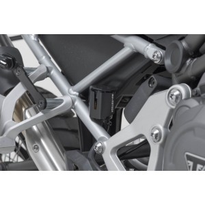 Protector del contenedor del líquido de freno Negro. Modelos Triumph Tiger 1200 (22-).