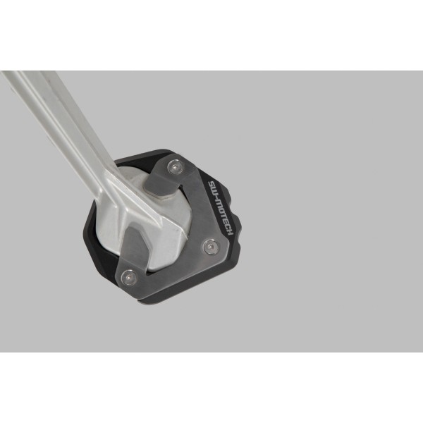 Extension para caballete lateral Negro/Plateado. Modelos Yamaha Ténéré 700 (19-).