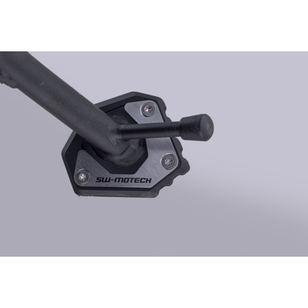 Extension para caballete lateral Negro/Plata. Benelli Leoncino 800 / 800 Trail.