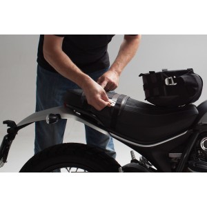 Gancho S para las maletas laterales Legend Gear Aluminio. Plateado anodizado. En pack de dos.