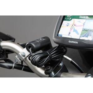 Cargador mini USB Con enchufe de autos. Cable 180 cm. 2.000 mA. 12V.