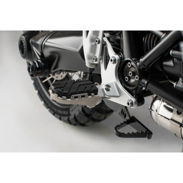 Kit reposapiés ION BMW R nineT Scrambler (16-), R nineT GS (16-).
