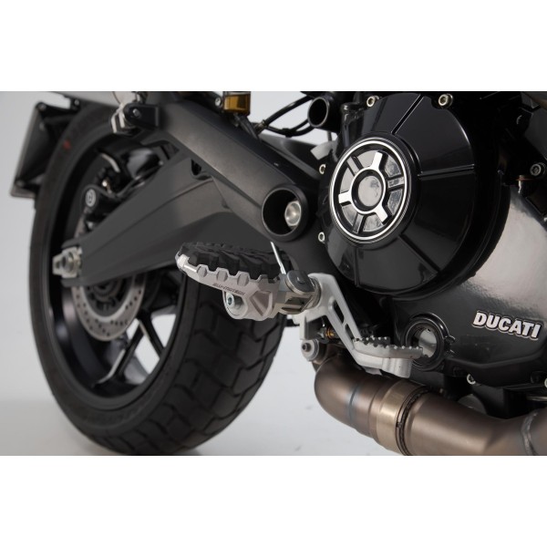 Kit reposapiés EVO Ducati modelos /  Benelli TRK 502 X (18-).