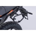 Soporte lateral izquierdo SLC KTM 125 End/ SMC R, 250 Adv, 390 Adv/ SMC R (25-).