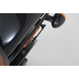 Soporte lateral SLH izquierdo LH2 Softail StrBob (17-),Standard (20-). Para LH2.
