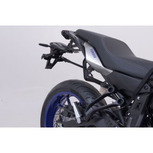 Soporte lateral PRO Negro. Yamaha MT-07 Tracer (16-).