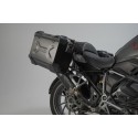Sistema de maletas TRAX ADV + Akrapovic Negro. 45/37 l. BMW R 1250 GS/Adv/Rallye (18-).