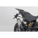 Soporte lateral PRO, modelo de EE. UU. Negro. Ducati DesertX (22-) / Rally (23-).