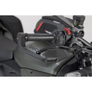 Protectores de maneta con deflector de aire Negro. Ducati Streetfighter V2, Triumph Daytona.