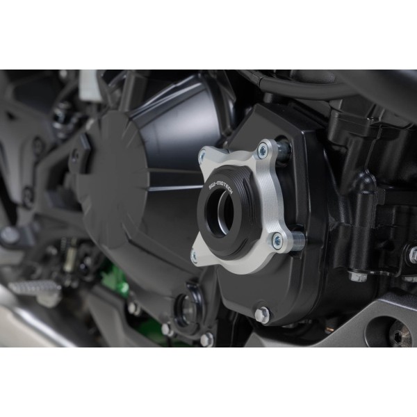 Protector de la tapa para la carcasa del motor Negro/Plateado. Modelos Kawasaki Z900 (16-).