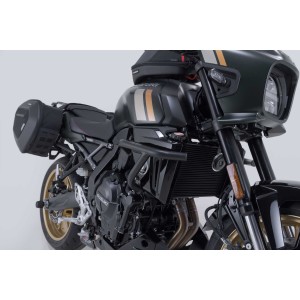 Protecciones laterales de motor Negro. Suzuki GSX-8T / TT (25-).