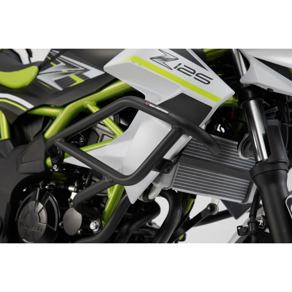 Protecciones laterales de motor Negro. Kawasaki Z125 (18-).