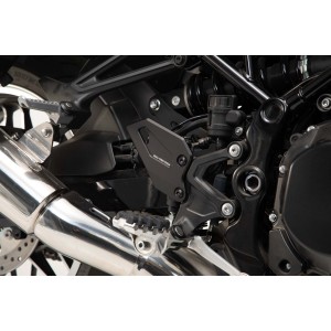 Protector de talón Negro. Kawasaki Z900RS/ Cafe / SE (17-).