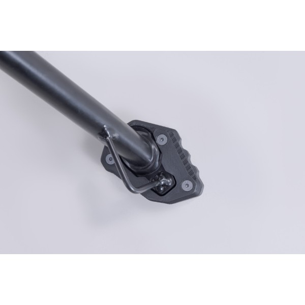 Extension para caballete lateral Negro/plateado. KTM 250 Adv, 390 Adv (25-).