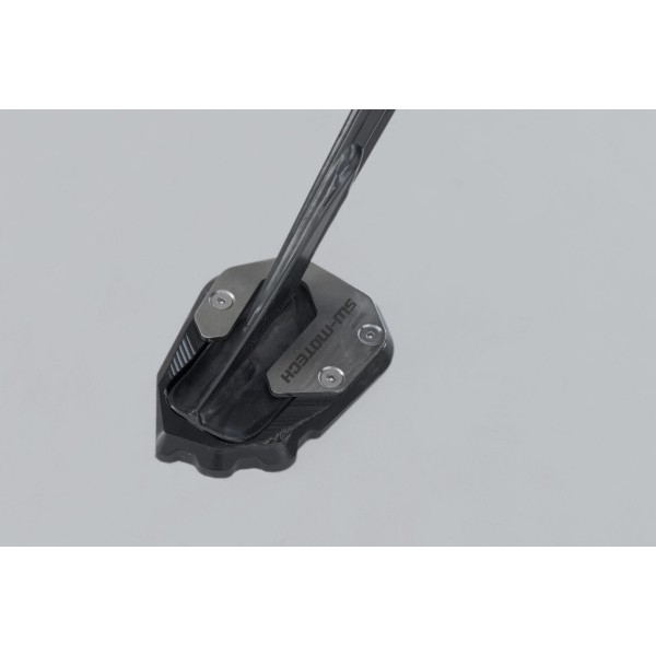 Extension para caballete lateral Negro/Plateado. Harley-Dav Pan America (21-).