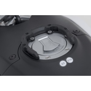 Anillo de depósito PRO Negro. Modelos Triumph. Depósito con 6 tornillos.