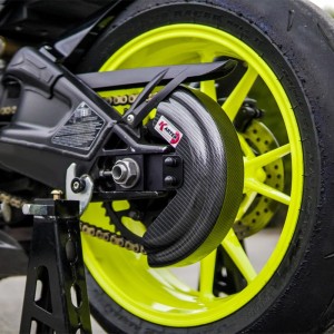 SUZUKI GSX-R 600 de 2001 a 2010 - Protector de cadena Carbono brillo