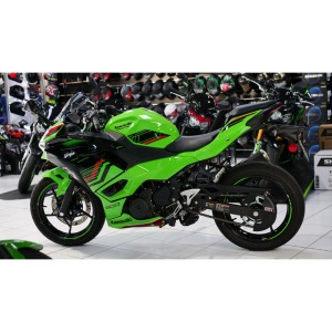 KAWASAKI NINJA 500 a partir de 2024 - Protector de cadena Negro satinado
