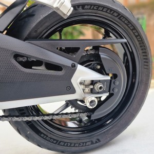 APRILIA TUAREG 660 - Protector de cadena Negro