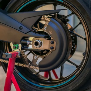 CFMOTO 675SR-R a partir de 2024 - Protector de cadena Negro