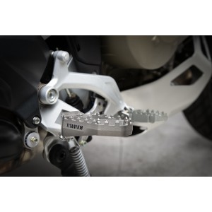 Kit de posapiés Adventure  Akrapovic F-D12T1