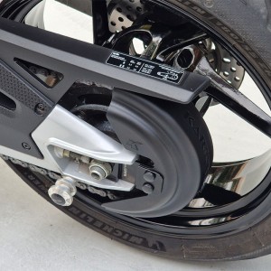 APRILIA TUAREG 660 - Protector de cadena Negro