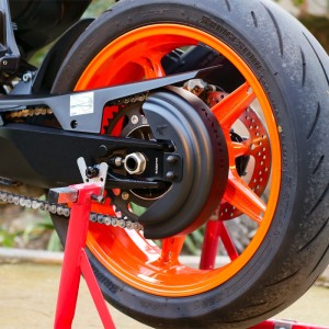 KTM 1090 ADVENTURE - Protector de cadena Negro