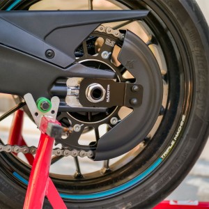 CFMOTO 675NK a partir de 2025 - Protector de cadena Negro