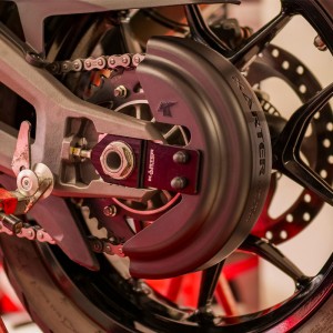 DUCATI PANIGALE V2/V2 S a partir de 2025 - Protector de cadena Negro