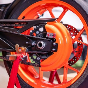 KTM 1390 SUPER ADVETURE R - Protector de cadena Naranja