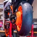 KTM 1390 SUPER ADVETURE S / S EVO - Protector de cadena Naranja