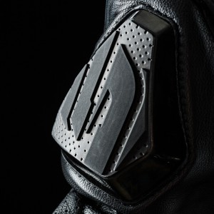 GUANTES FIVE RFX3 v2 NEGRO / ROJO