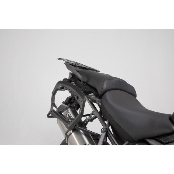 Soporte lateral PRO Negro. Modelos Triumph Tiger 800 (10-).