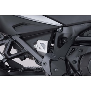 Protector del depósito de líquido de frenos Plateado. Suzuki DL1000, Honda CRF1000L/1100L.