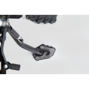Extension para caballete lateral Negro/Plateado. KTM 390 Adventure (19-).