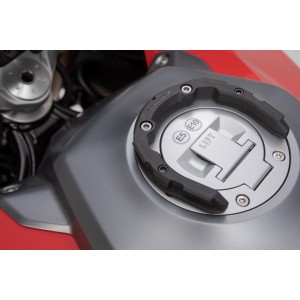 Anillo de depósito PRO Negro. Modelos Kawasaki. Depósito con 7 tornillos.