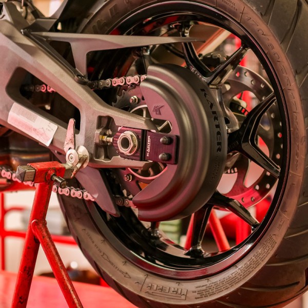 DUCATI PANIGALE V2/V2 S a partir de 2025 - Protector de cadena Karter Negro
