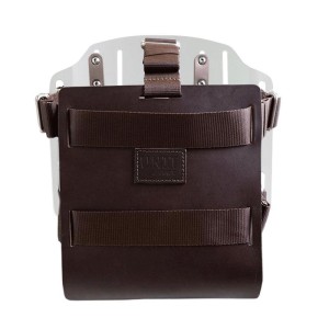 Porta bolsos en aluminio con frontal de cuero ajustable