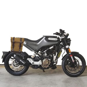Alforja lateral scram en lona 22l-30l + subchasis derecho husqvarna 200 (2020 en adelante)