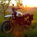 Alforja scram 22l-30l en serraje + chasis ducati scrambler ds