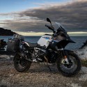 Portabolsa de aluminio con frontal ajustable de hypalon y enganche rápido + subchasis derecho triumph scrambler 1200 xc_xe (2019