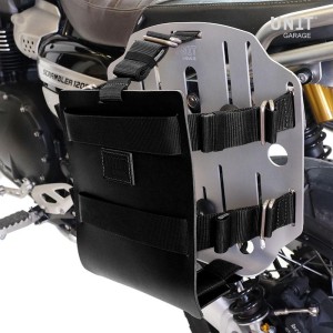 Portabolsas de aluminio con frontal de cuero regulable y enganche rápido + chasis triumph speed 400 dx (sólo compatible con nues