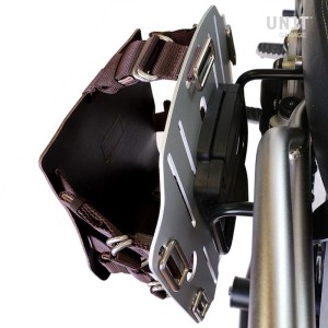 Portabolsa de aluminio con frontal de cuero ajustable y enganche rápido + chasis derecho honda transalp 750 (a partir de 2023)
