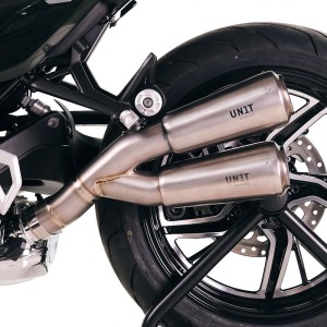 Escape doble bajo de titanio con soldadura vista bmw r12 ninet